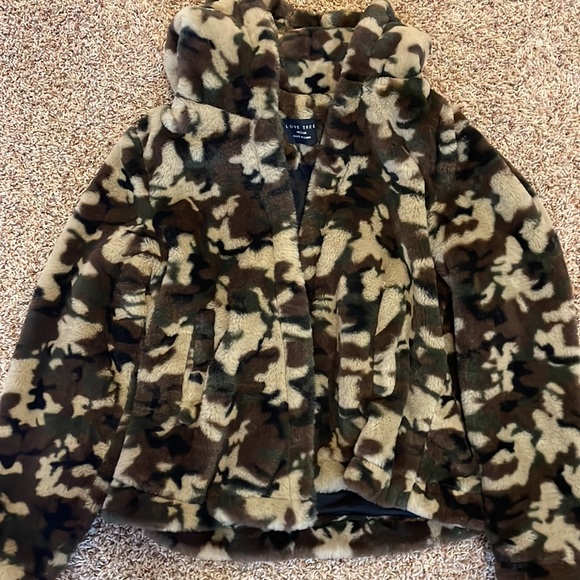 Love Tree Furry Camo Jacket - Picture 3 of 4